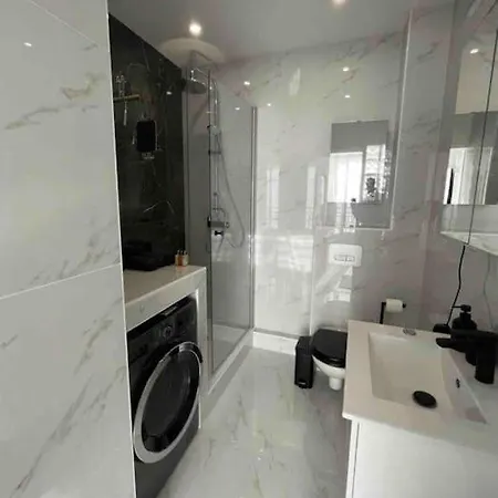 Vue Le Montana Apartment
